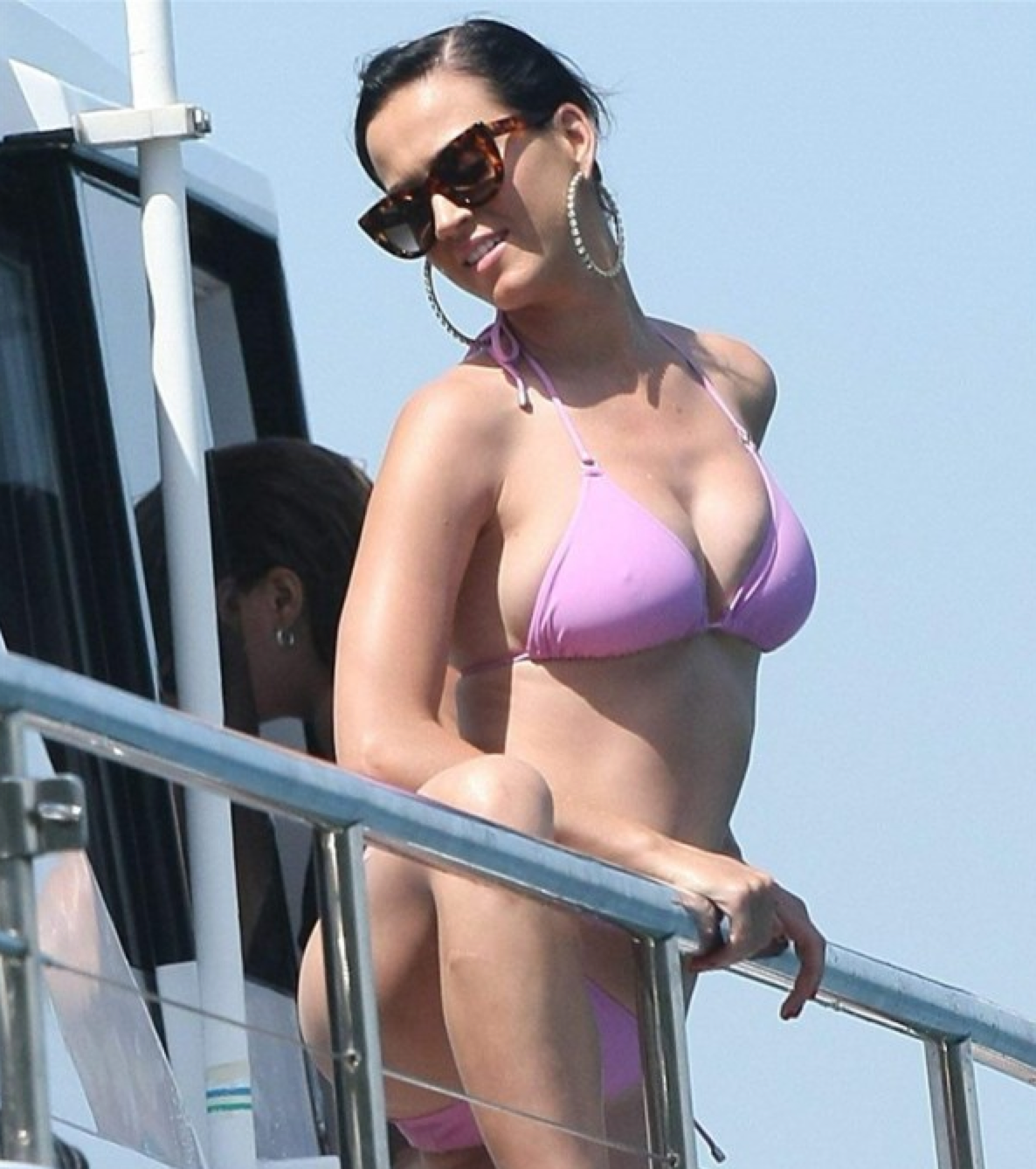 Katy Perry In A Tight Bikini! 